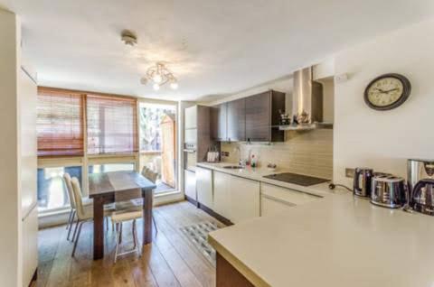 לונדון Super Central Beautiful Three Bedroom מראה חיצוני תמונה