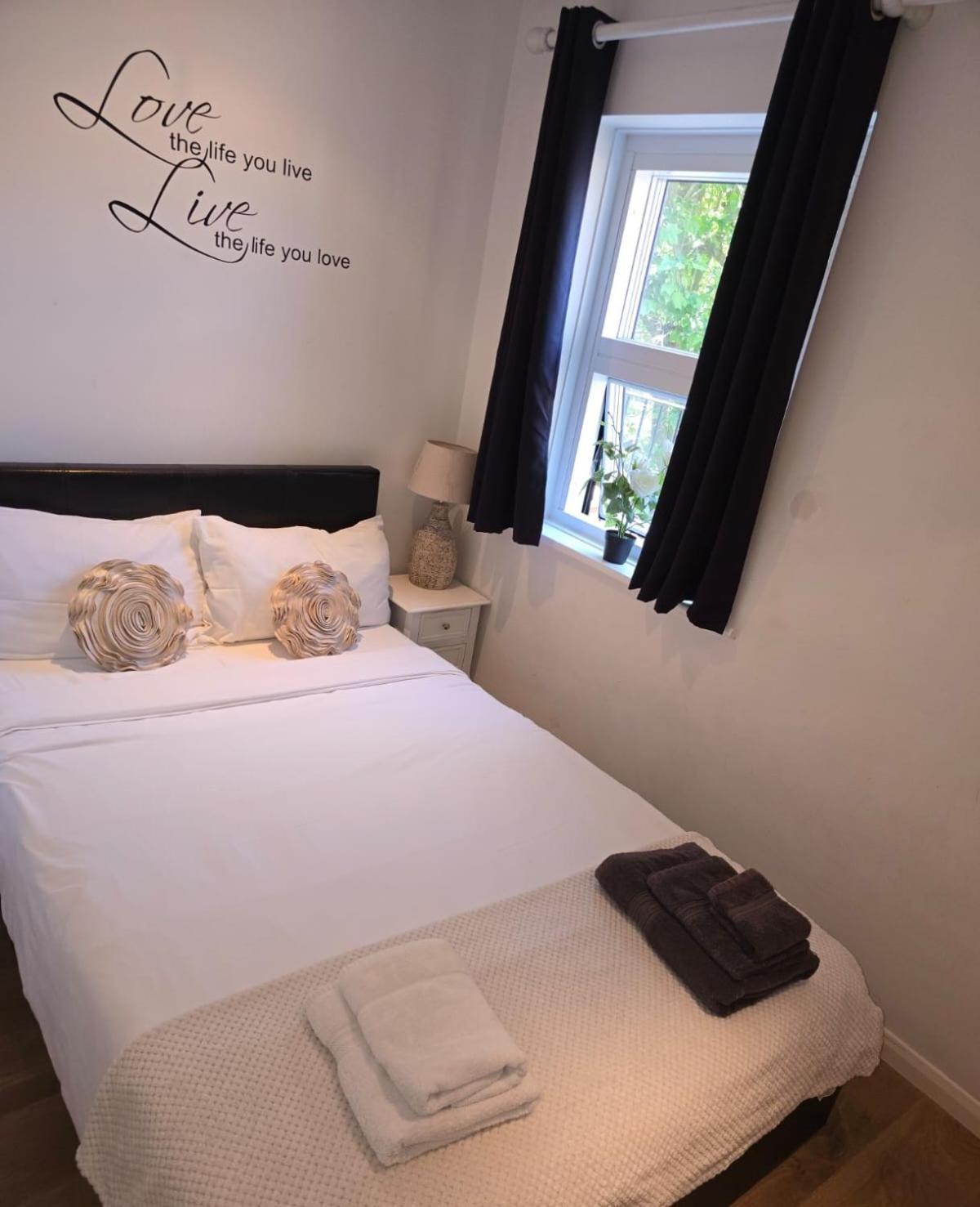 לונדון Super Central Beautiful Three Bedroom מראה חיצוני תמונה